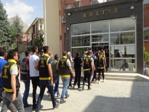 Hakkari'de gözaltına Alınan 39 Kişi Adliyeye Sevk Edildi