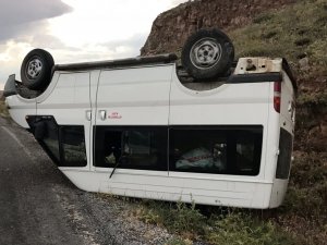 Minibüs devrildi: 6 yaralı