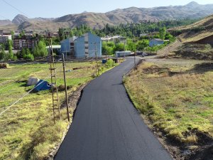 Hakkari’deki asfalt çalışması havadan görüntülendi
