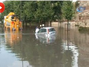 İstanbul'da yoğun yağış! Metro seferleri durdu