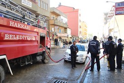 İFTFAİYE EKİBİNE ESNAFTAN DESTEK