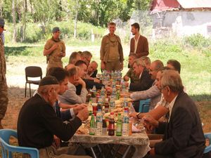 Vali Toprak, Uyanık mezrasına konuk oldu