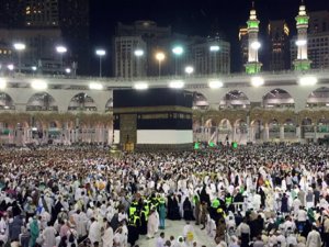 Milyonlarca Müslüman Kabe’ye akın ediyor