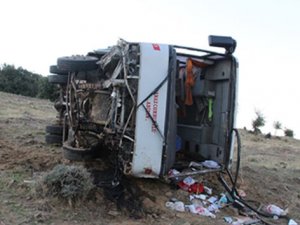 İşçi servisi takla attı: 2'si ağır 26 yaralı