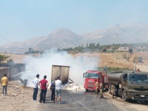 Un yüklü tır küle döndü