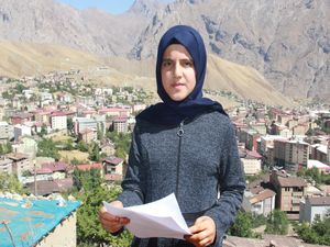 Hakkarili Esranur’dan ülkemize şiirli destek