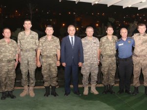 Tayinleri çıkan komutanlara veda yemeği