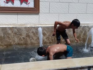 Hakkari’deki sıcaklar en çok çocukları bunalttı