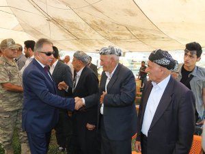 Vali Toprak, sınır köylerini ziyaret etti!