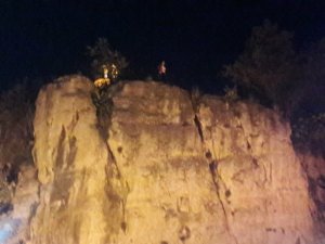 Genç kızın intihar girişimini çay içerek izlediler