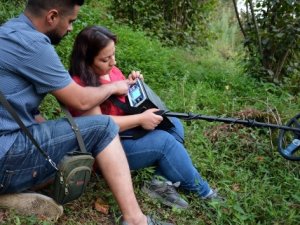 Define avcısı karı-koca