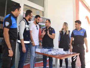 Hakkari polisi öğrencileri teröre karşı bilgilendirdi