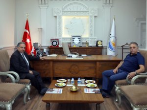 Vali Toprak Büyükşehir Belediyesini ziyaret etti