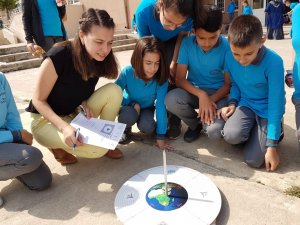 Dünyanın yuvarlak olduğunu ölçerek gördüler