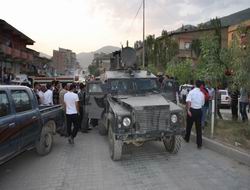 Polis aracına molotoflu saldırı