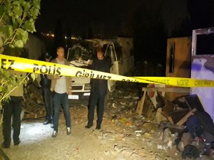 Çakmak gazı bomba gibi patladı: 3 yaralı