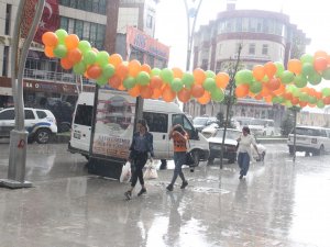 Hakkari’deki kısa yağış vatandaşlara zor anlar yaşattı