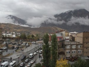 Hakkari Sümbül dağı zirvesine kar yağdı