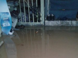 Kaya ailesinin evi sular altında kaldı