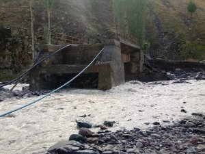 Köylüler sel felaketini görüntüledi