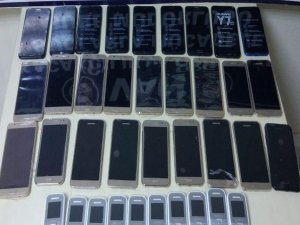 62 adet kaçak cep telefonu ele geçirildi