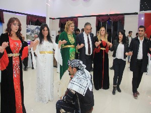 Vali Toprak’a halaylı veda gecesi