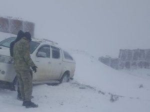 VEDAŞ ekibi kar ve tipiye yakalandı