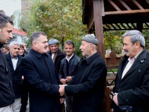 Vali Akbıyık, vatandaşlarla bir araya geldi
