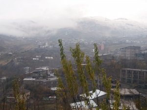 Hakkari mahalleleri beyaza büründü