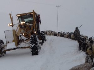 Hakkari’de 6 köy, 25 mezra yolu kapandı
