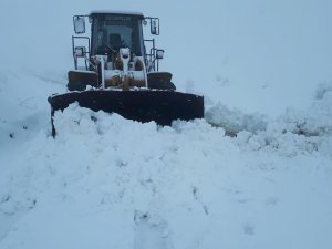 Hakkari'de 24 köy, 59 mezra yolu ulaşıma kapandı