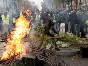 Fransa'daki eylemlerde bin 723 kişi gözaltına alındı