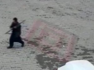 Borcunu alamayınca tüfekle siteyi bastı