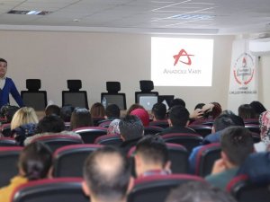 Anadolu vakfı ‘değerli öğretmenim’ projesi ile Hakkari’de