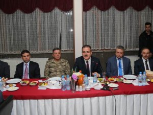 Hakkari HATSO Vali Akbıyık, onuruna yemek verdi