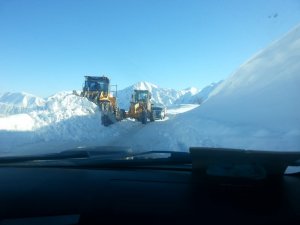 2 bin 800 rakımda karla mücadele çalışması