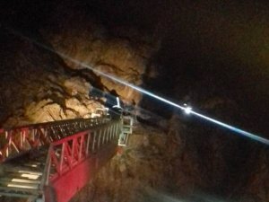 Keçileriyle mahsur kalan vatandaş kurtarıldı