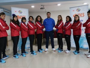 Şampiyonaya hazırlanan sporculara malzeme desteği
