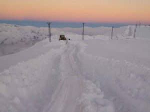 Kar esareti geri döndü