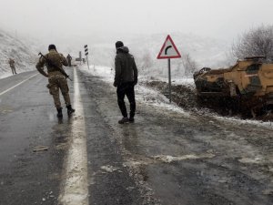 Zırhlı Kirpi aracı devrildi: 2 yaralı