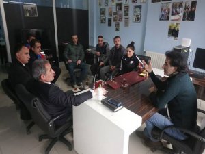 Futbol Camiasından Radyoya Ziyaret