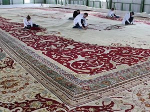 120 yıllık yekpare halı ilk defa yıkandı
