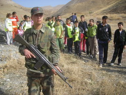 OKUL YETKİLİLERİ KOŞUYA GÖLGE DÜŞÜRDÜ