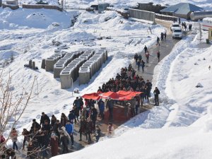 Çukurca'da doğa yürüyüşü düzenlendi