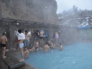 Kato Dağı'nda karlar içinde kaplıca keyfi