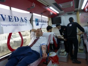 VEDAŞ çalışanlarından kan bağışı