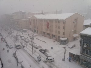 Hakkari’de kar yağışı yeniden başladı