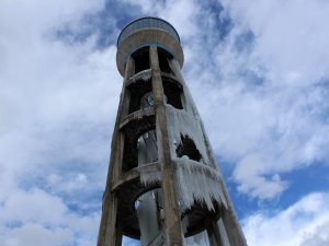 Su deposu buz kulesine dönüştü