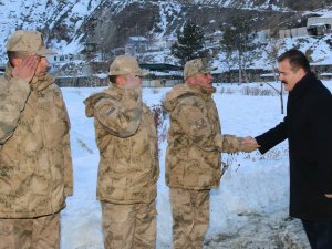 Vali Akbıyık'tan yenköprü jandarma karakoluna ziyaret