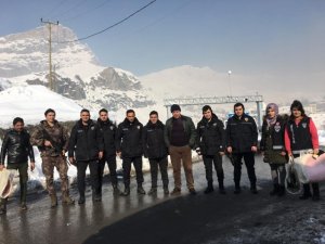 Güvenlik güçlerine kışlık malzeme dağıtıldı